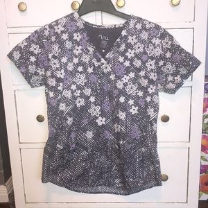 Barco floral scrub top